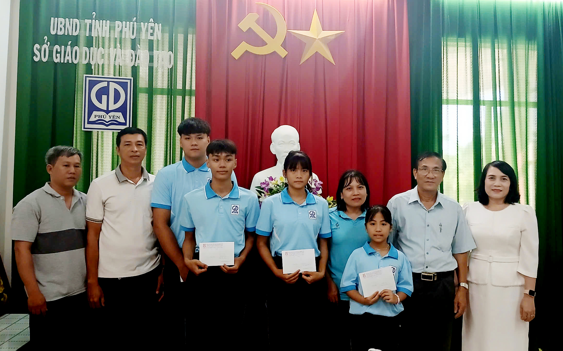 Thưởng nóng 4 VĐV đoạt huy chương Giải thể thao học sinh phổ thông toàn quốc