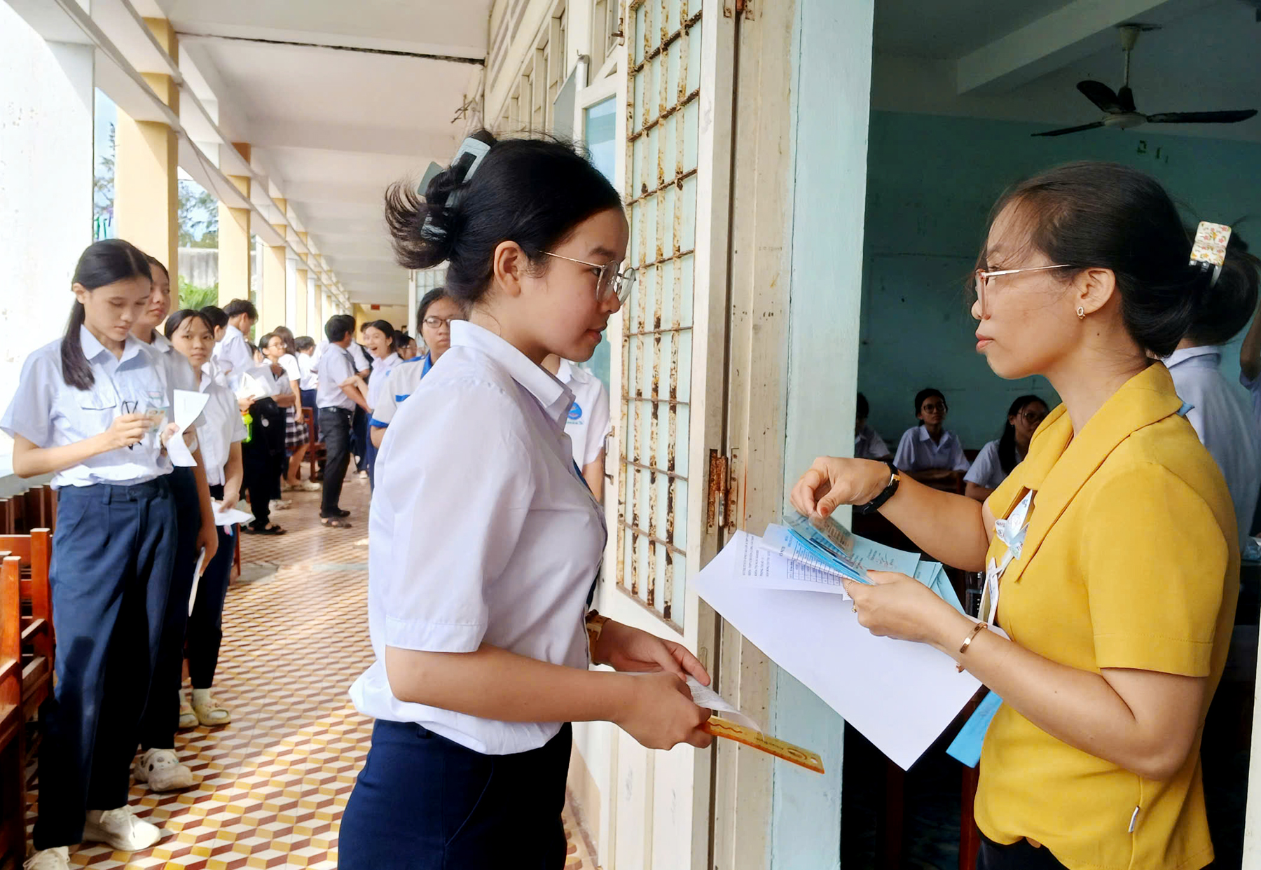 Thí sinh thi vào trường chuyên nhẹ nhõm với môn Ngữ văn và Toán