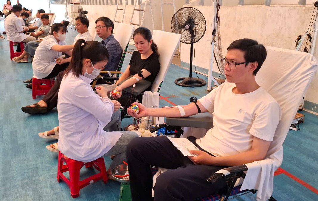 Tiếp nhận 378 đơn vị máu tình nguyện